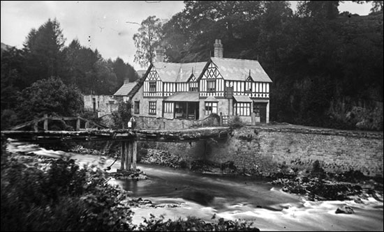 Photo of original chain bridge c.1875